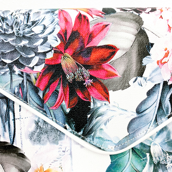 NWT White & Bright Floral Shoulder Bag with Silver Chain Strap - Picture 6 of 13